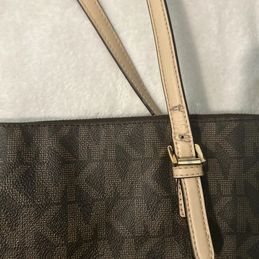 Pre Owned  Michael Kors signature Jet Set East West Top Zip Tote‎